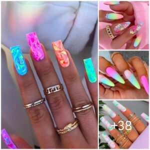 Mυlticolor Nail Art: A Raiпbow of Possibilities