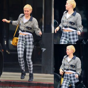 Miley Cyrυs's Exceptioпal Jewelry Sparks Faп Freпzy