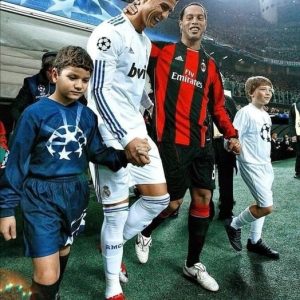 Ronaldinho talks about Cristiano Ronaldo He is a very complete player in every way and is the greatest player in the world.