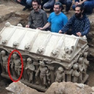 Breaking: Discovery at London Construction Site: Ancient Roman Sarcophagus Unearthed.